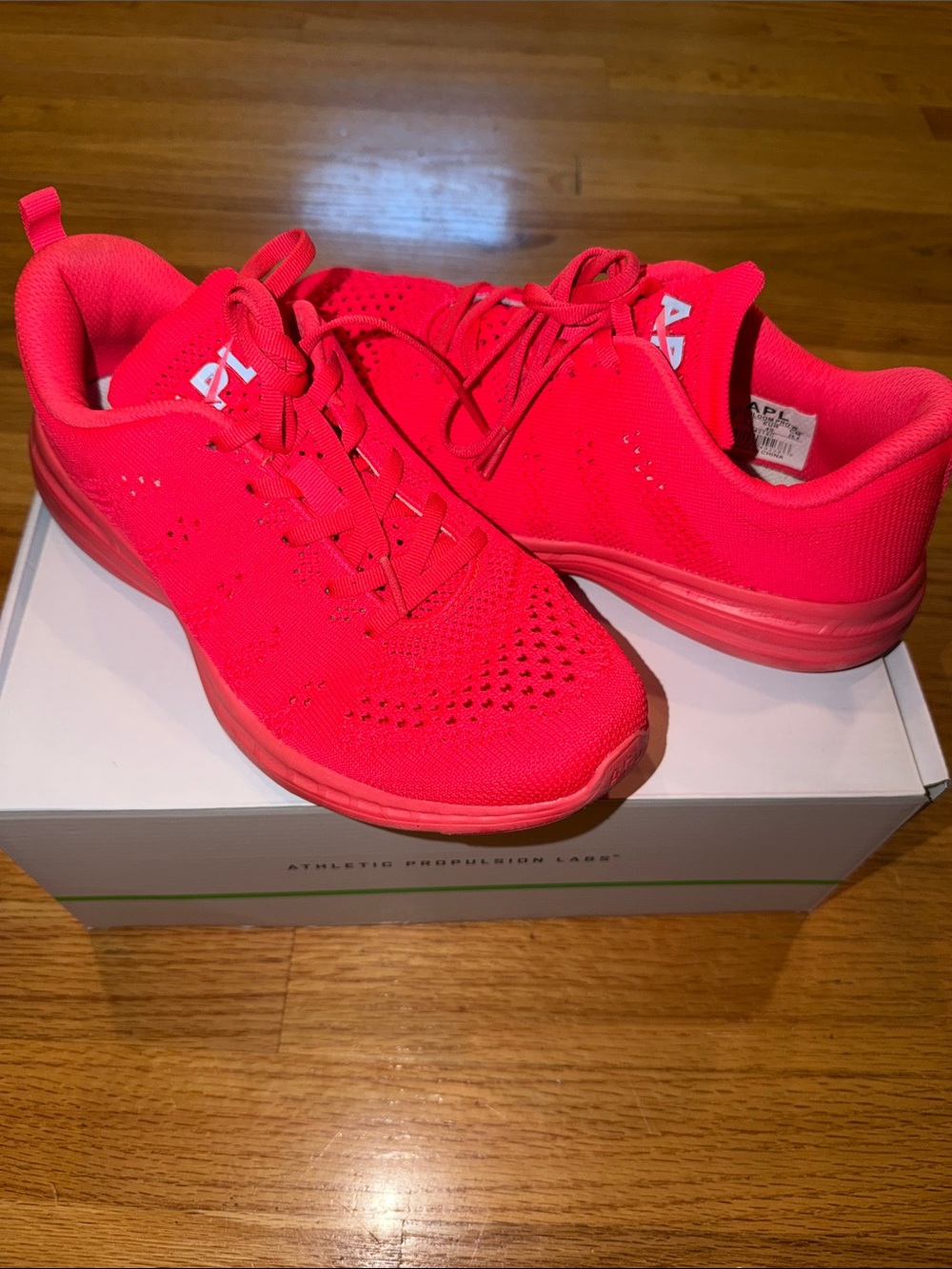 APL Women’s Techloom Pro in Hot Pink